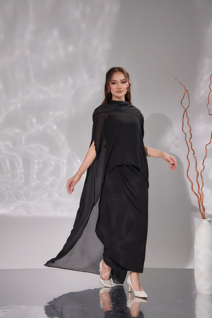 Enara in Opium Black
