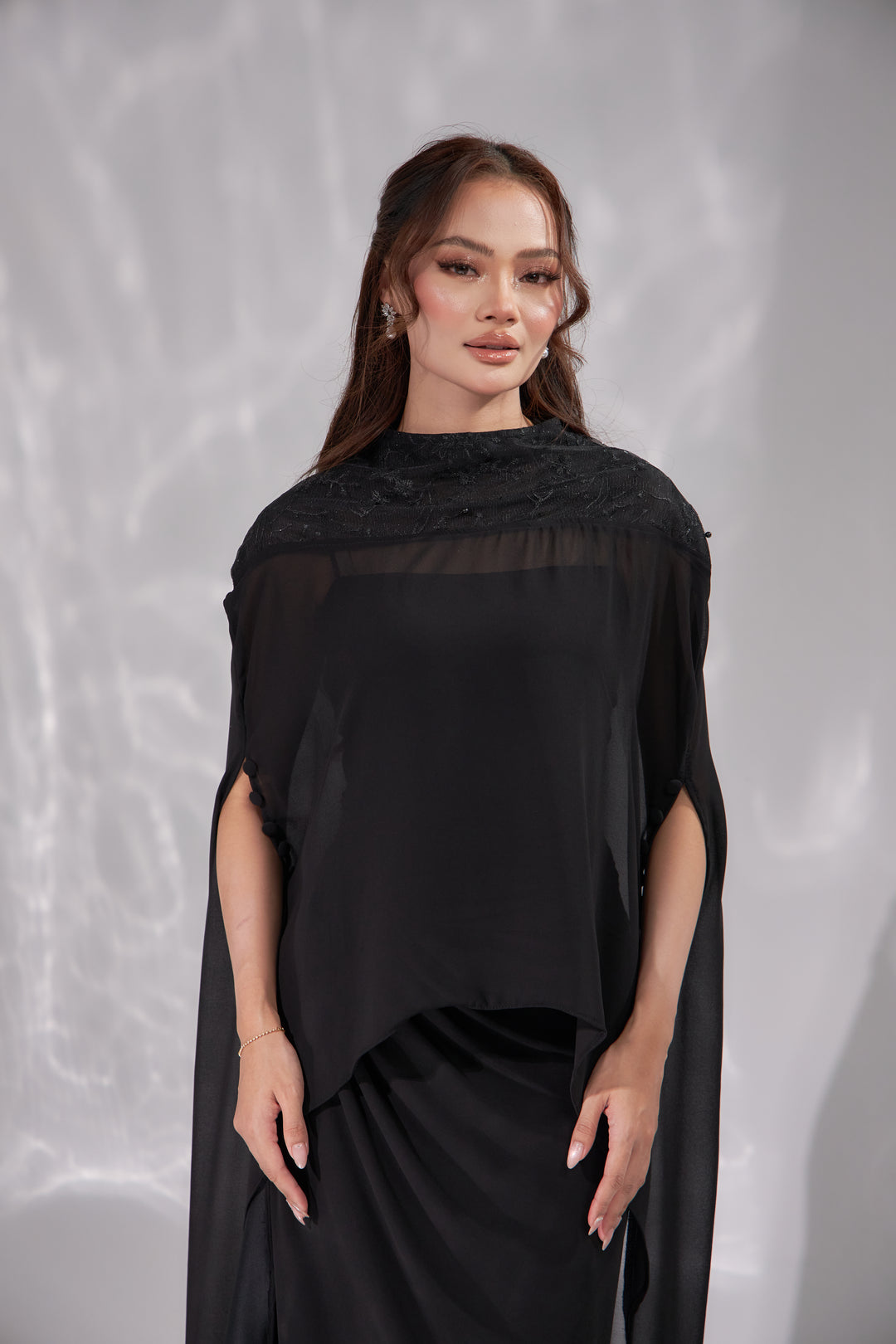Enara in Opium Black