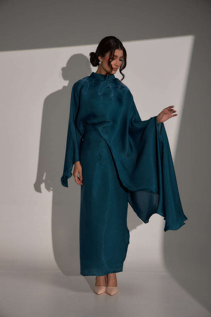 Yara Ethereal in Teal Blue